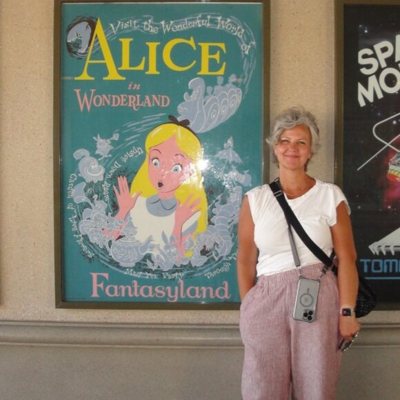 Meet your Posher, Nicole - Picture 1 of 1